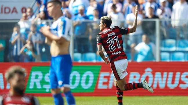 Pedro tem mais participações em gols do que jogos pelo Flamengo de Dorival