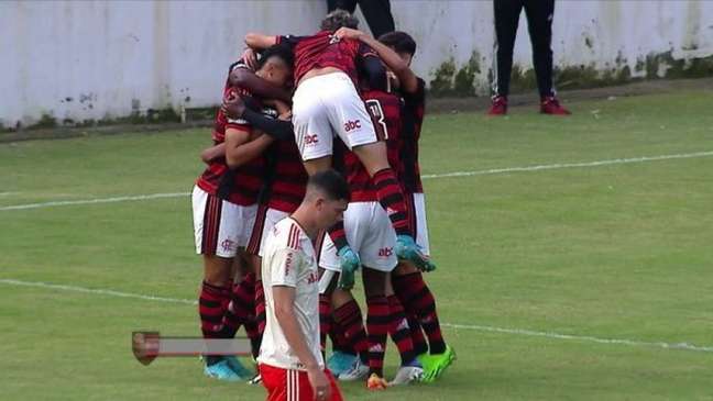 Sub-20: Flamengo bate Internacional e se classifica para as semifinais do Brasileiro