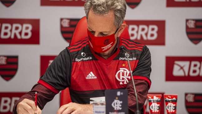 Presidente do Flamengo, Landim explica por que é contra perda de pontos por racismo