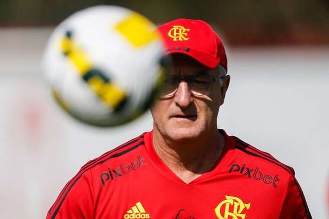 Dorival busca soluções, e Flamengo terá escalação inédita contra o Goiás