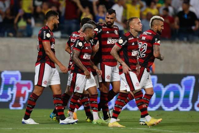 Eficiente, time B mostra serviço e mantém Flamengo na briga pelo G4 do Brasileirão