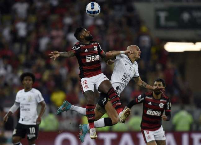 Corinthians e Flamengo vivem fogo cruzado perto das finais da Copa do Brasil