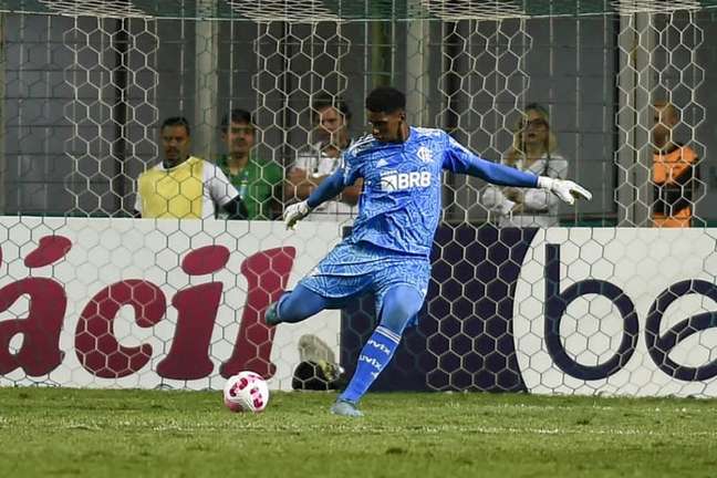 Após triunfo em Minas, Hugo Souza celebra nova chance no Flamengo: Em busca do nosso sonho