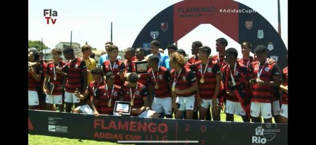 Garotos do Ninho vencem Santos Laguna e conquistam título da Flamengo Adidas Cup