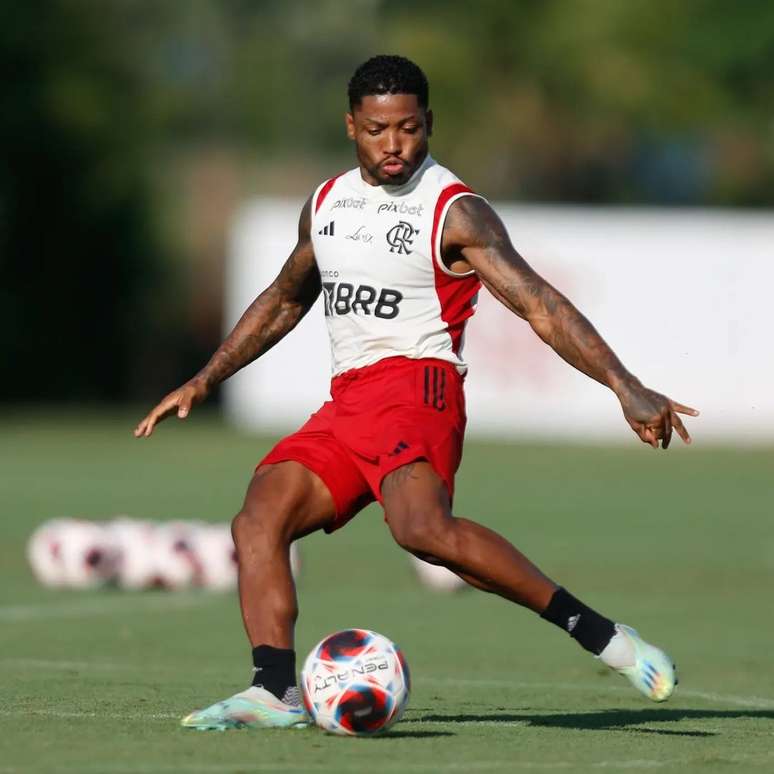 Marinho posta foto de treino em dia de folga do Flamengo