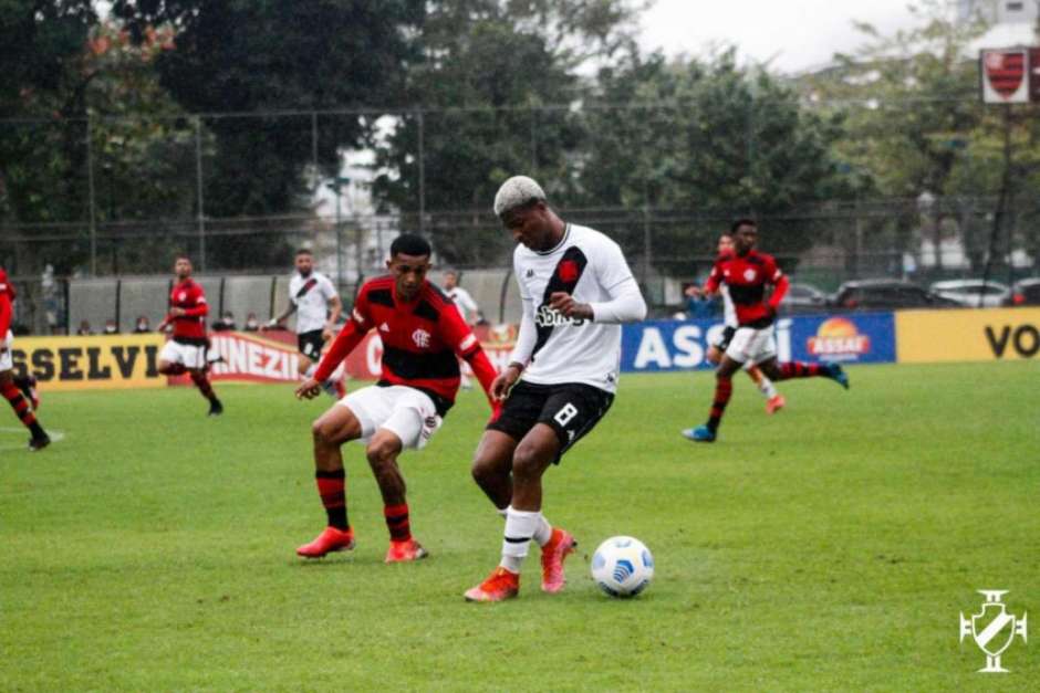 Sub-20: Com um a menos, Flamengo vence o Vasco de virada e entra no G-4 do Brasileiro