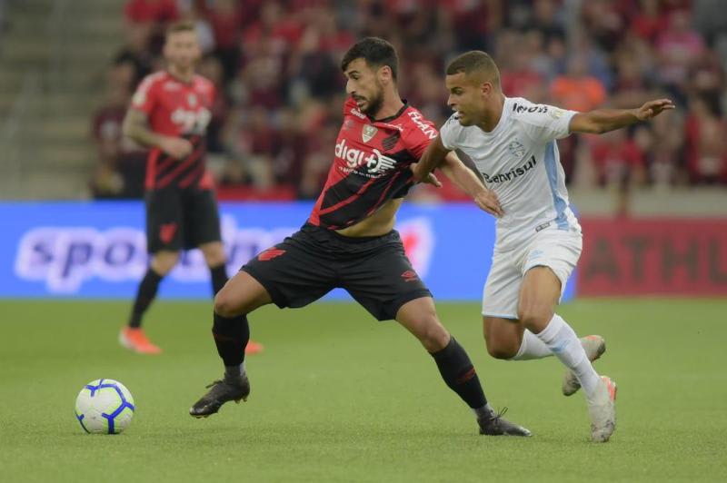 Com expulsão de Tardelli, Grêmio é derrotado pelo Athletico-PR em Curitiba