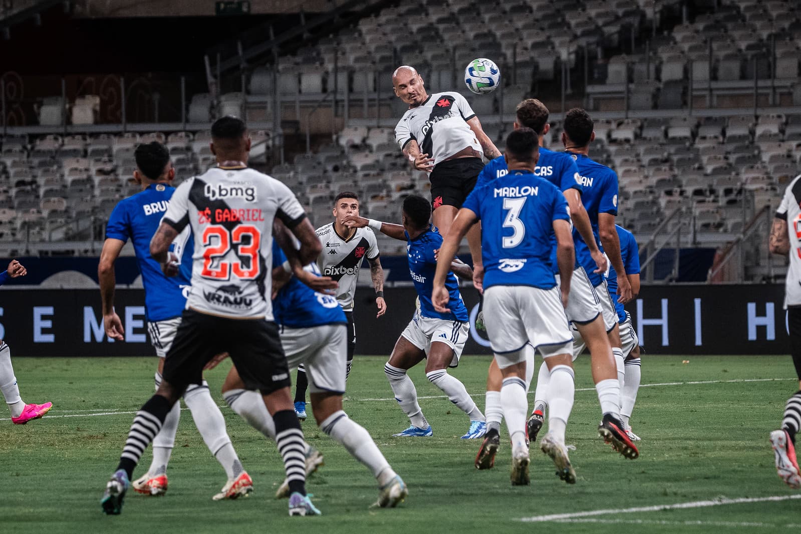 Cruzeiro x Vasco: equipes se enfrentam em dois turnos sem torcida