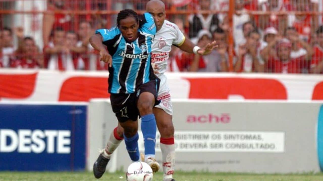 Ex-jogador do Grêmio tem prisão decretada por falta de pagamento de pensão.