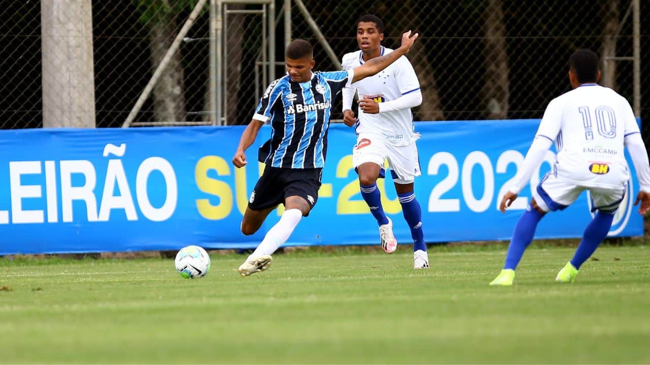 Veja imagens do gramado e do palco no Mineirão em jogo de Cruzeiro x Grêmio