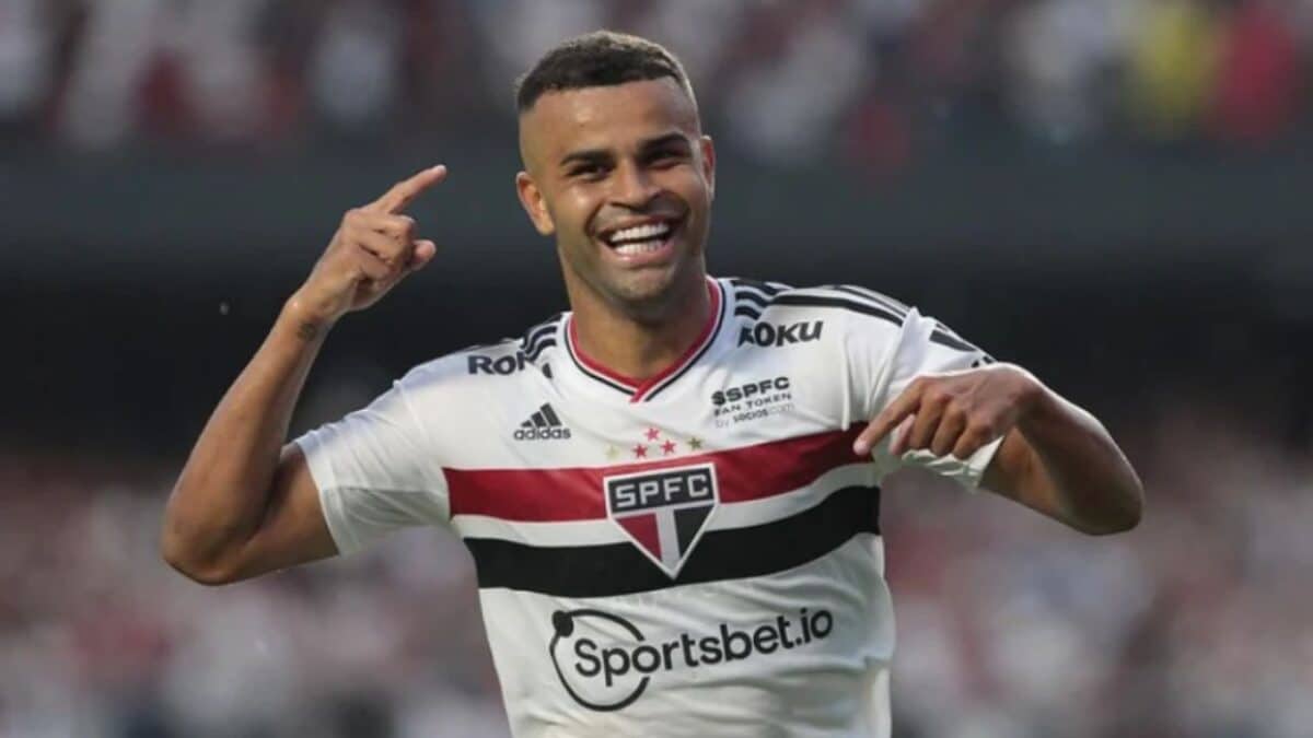 Rafinha lamenta derrota e explica os desafios do São Paulo: 'Não é