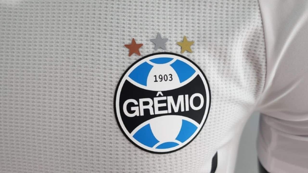 Grêmio lança camisa II antes da principal: estratégia de marketing ou inovação?