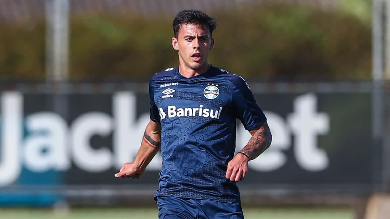 Grêmio define futuro de Carballo: jogador permanecerá no clube para próxima temporada.