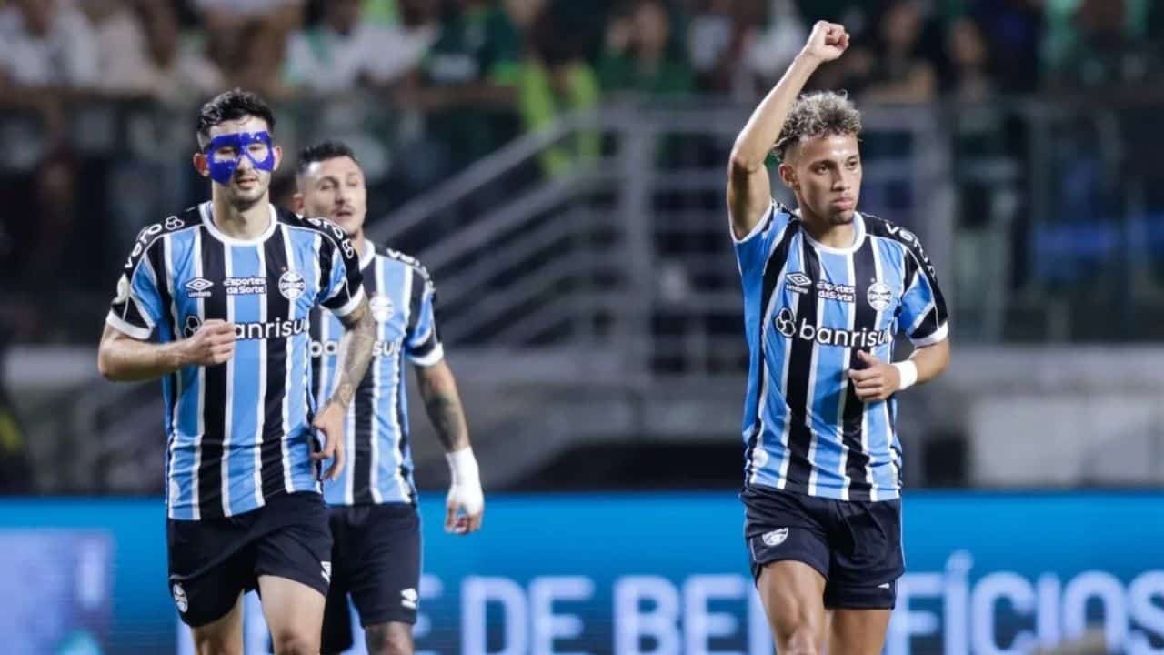 ASSISTIR FLAMENGO X GRÊMIO AO VIVO ONLINE GRÁTIS COM IMAGEM HOJE, 16/08:  FLAMENGO X GRÊMIO onde assistir? Veja transmissão do JOGO DO FLAMENGO HOJE  AO VIVO no