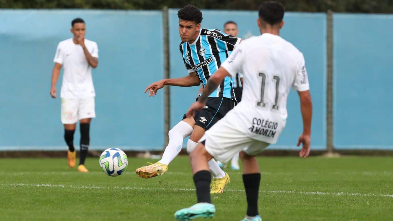 Grêmio enfrenta o Bragantino em busca de manter invencibilidade no Brasileirão Sub-20