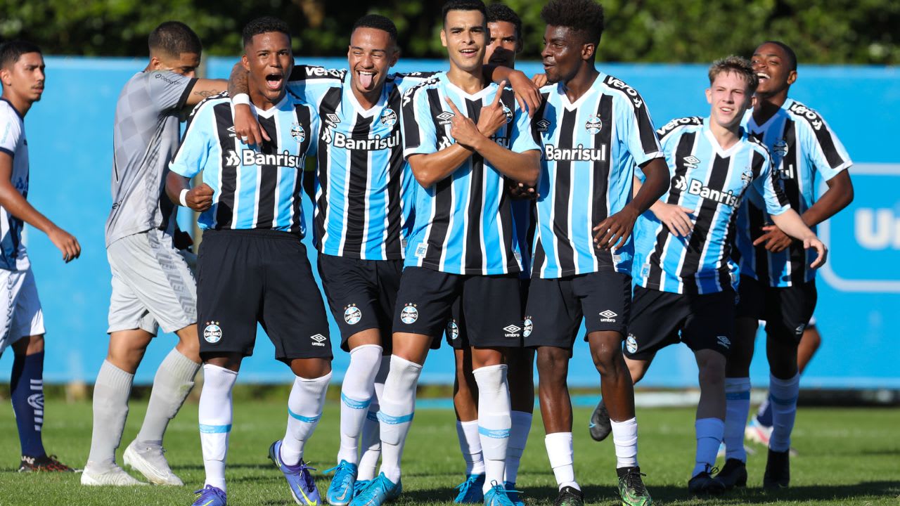 Wesley Costa pede desculpas para a torcida do Grêmio por erro em