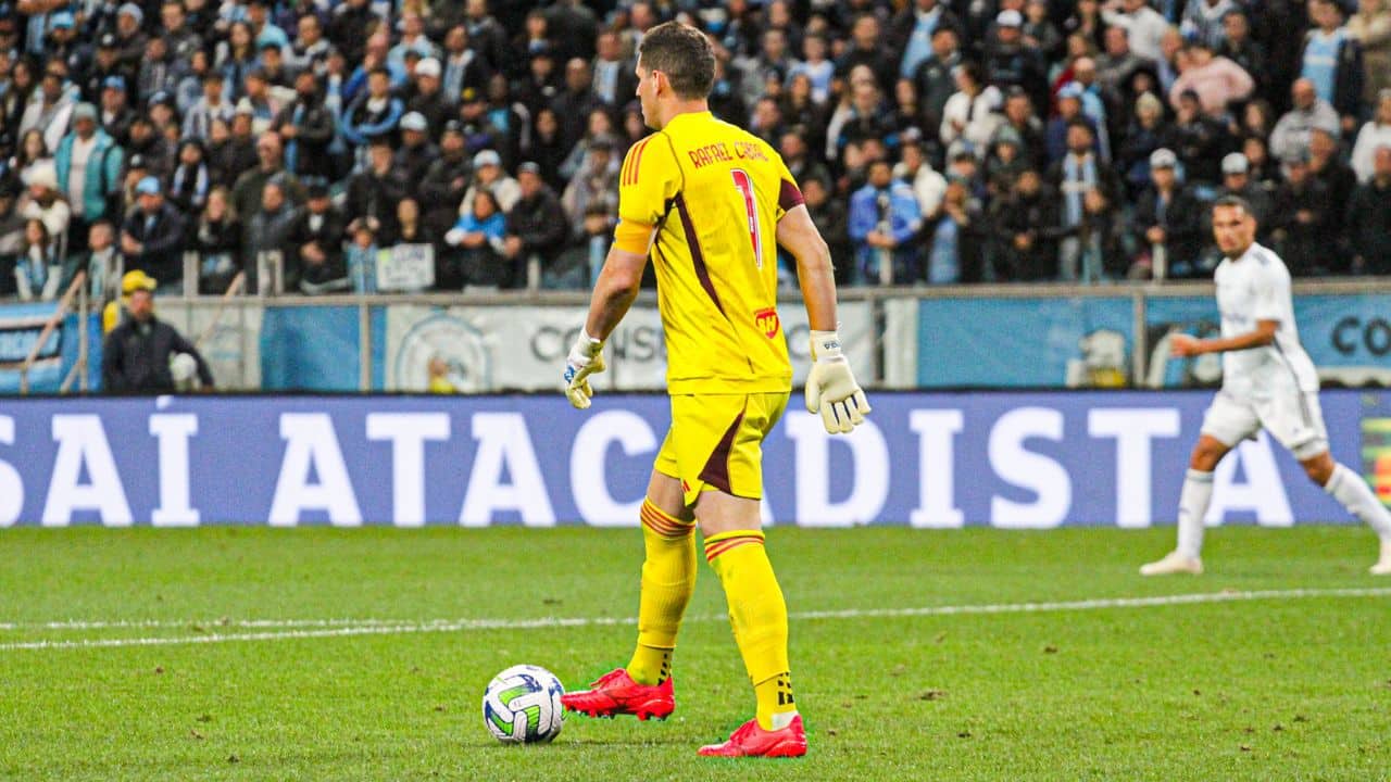 Novo goleiro revela ter recebido quatro propostas antes de assinar com Grêmio