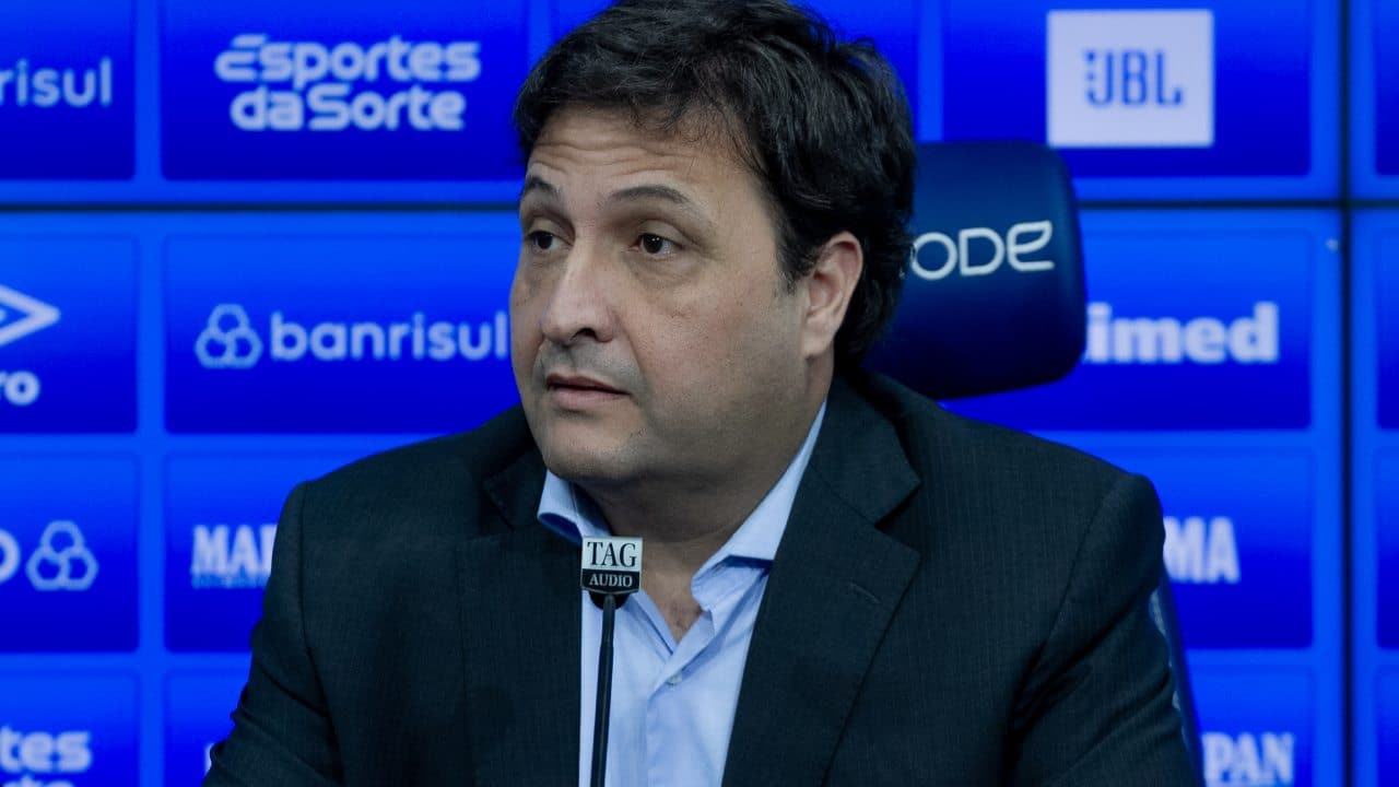 Presidente do Grêmio desmente jornalista na web e torcida vai à loucura