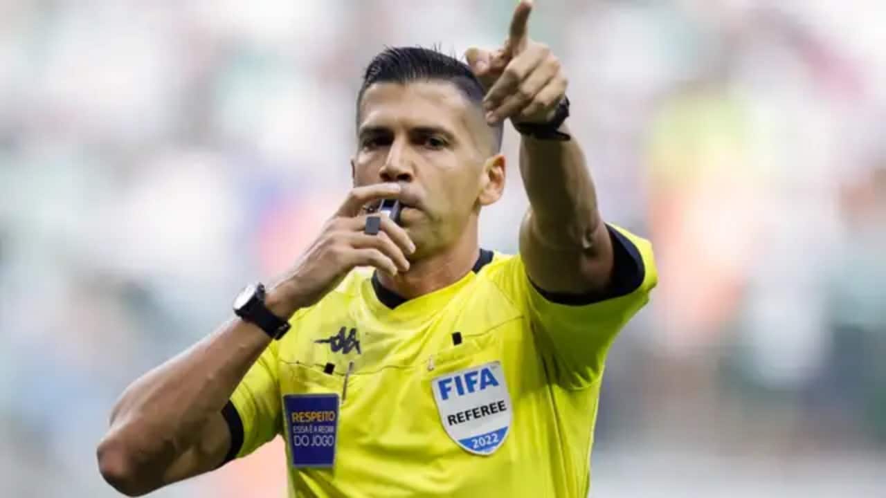 CBF define equipe de arbitragem para jogo Corinthians x Flamengo