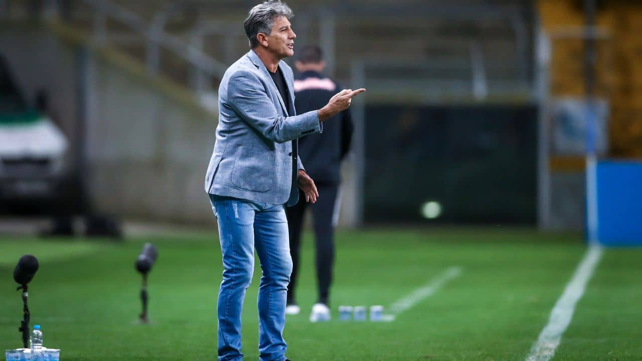 Grêmio revela escalação oficial e mudança radical de Renato nos deixou em choque