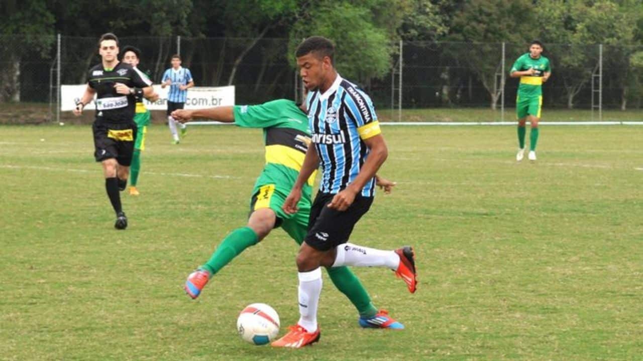 Ferreira passa por cirurgia e já tem previsão para retornar ao Grêmio