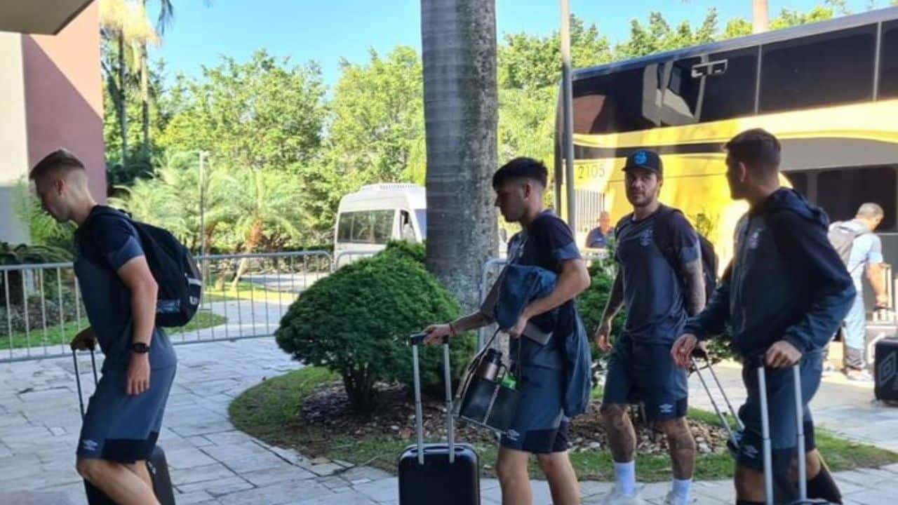 Grêmio chega em Guarulhos para confronto diante do Corinthians