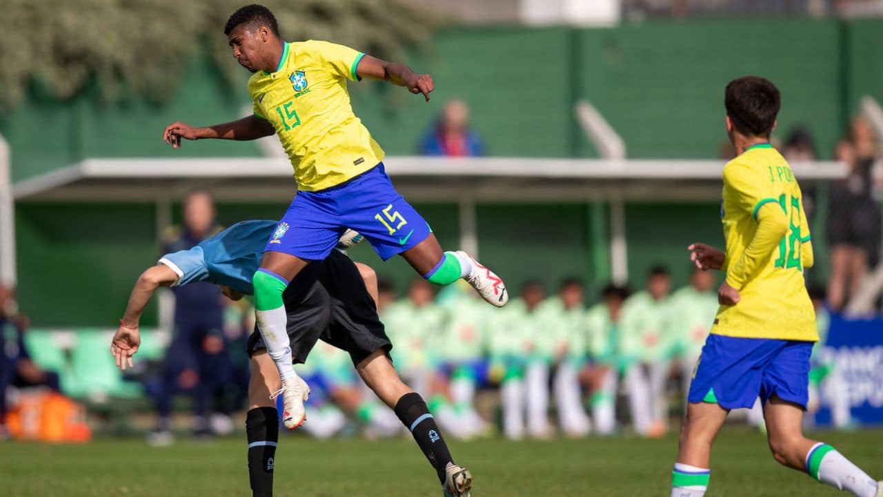 Joias da base do Grêmio não conseguem evitar a derrota da Seleção Brasileira