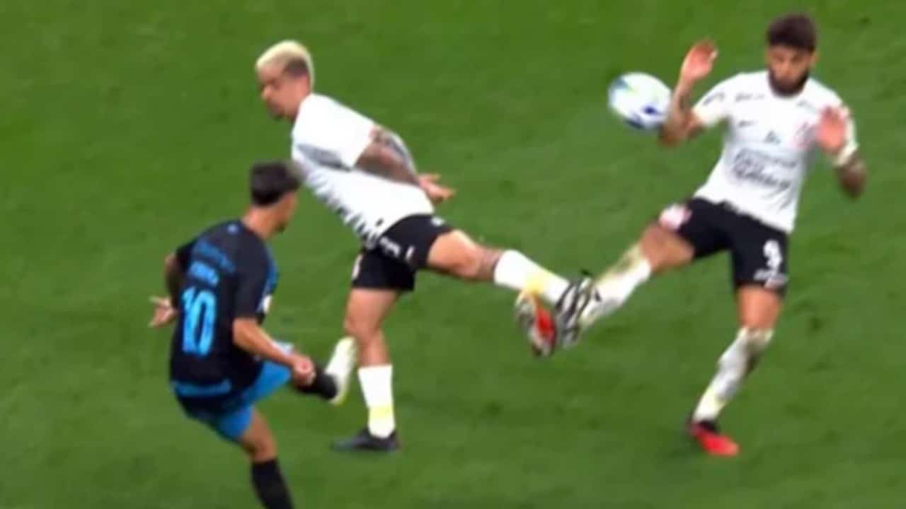 Jornalista não se cala e diz que Grêmio foi ASSALTADO contra o Corinthians
