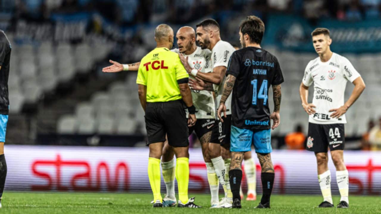 Lateral atinge TOP 100 da história em Corinthians x Grêmio