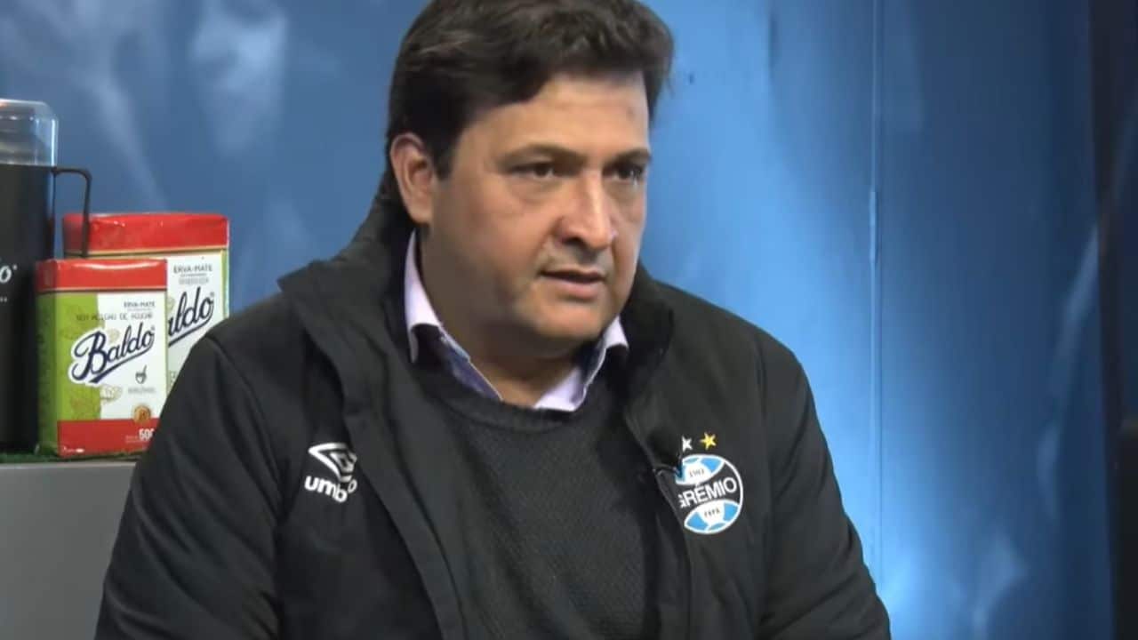 Presidente do Grêmio supreende e volta a falar sobre substituto de Suárez