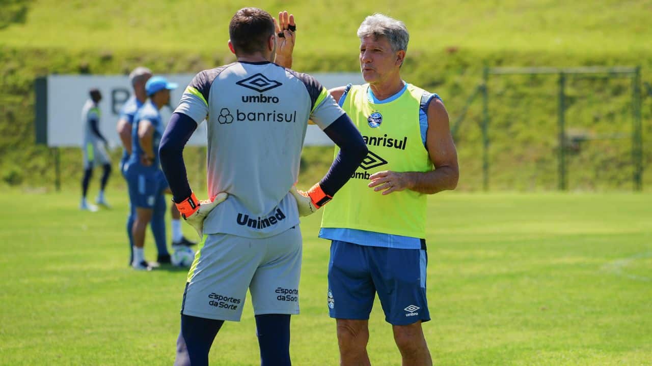 Renato bate o martelo e escolhe o substituto de Carballo no Grêmio