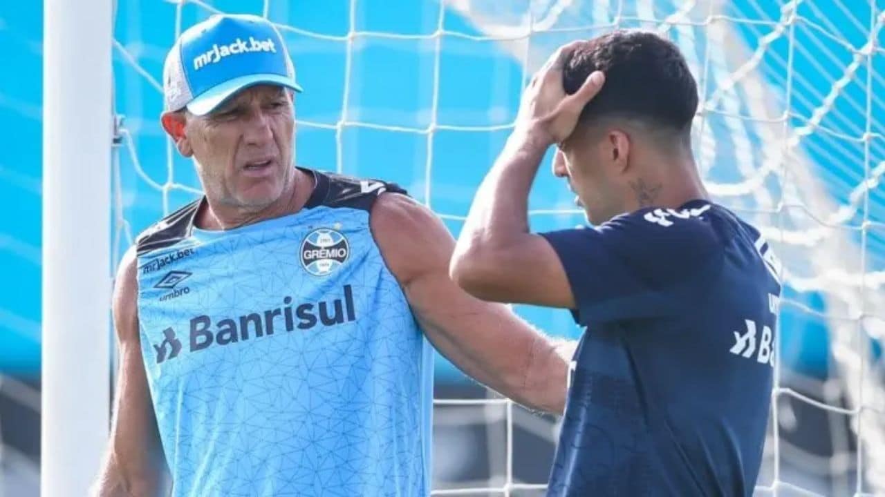 Possível permanência de Suárez no Grêmio muda planejamento de Renato