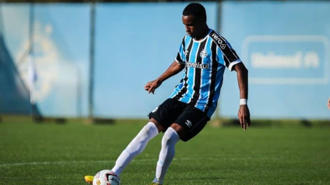 Volante do Grêmio abre o coração e revela expectativa para jogo da Copa do Brasil Sub-20