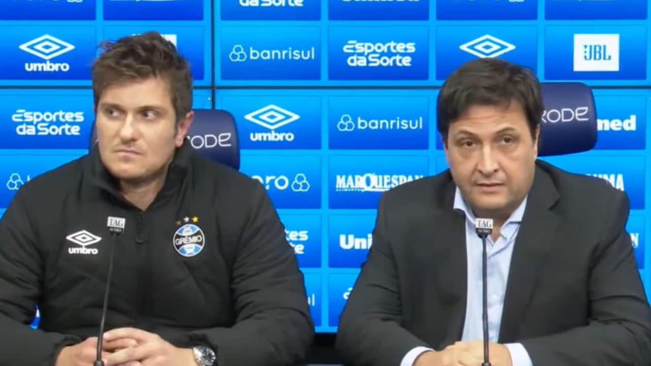 Grêmio descarta contratação de dois jogadores no mercado futebolístico.