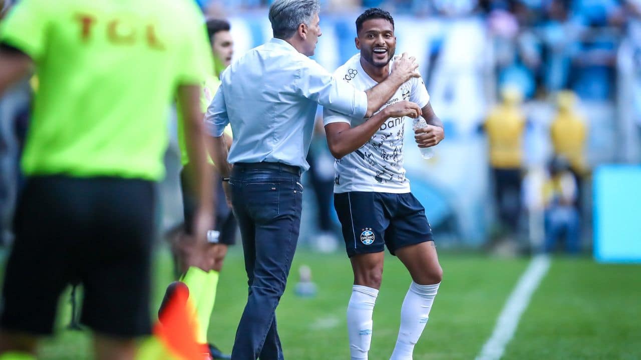 Grêmio pode perder 6 jogadores em transferência sem custos.
