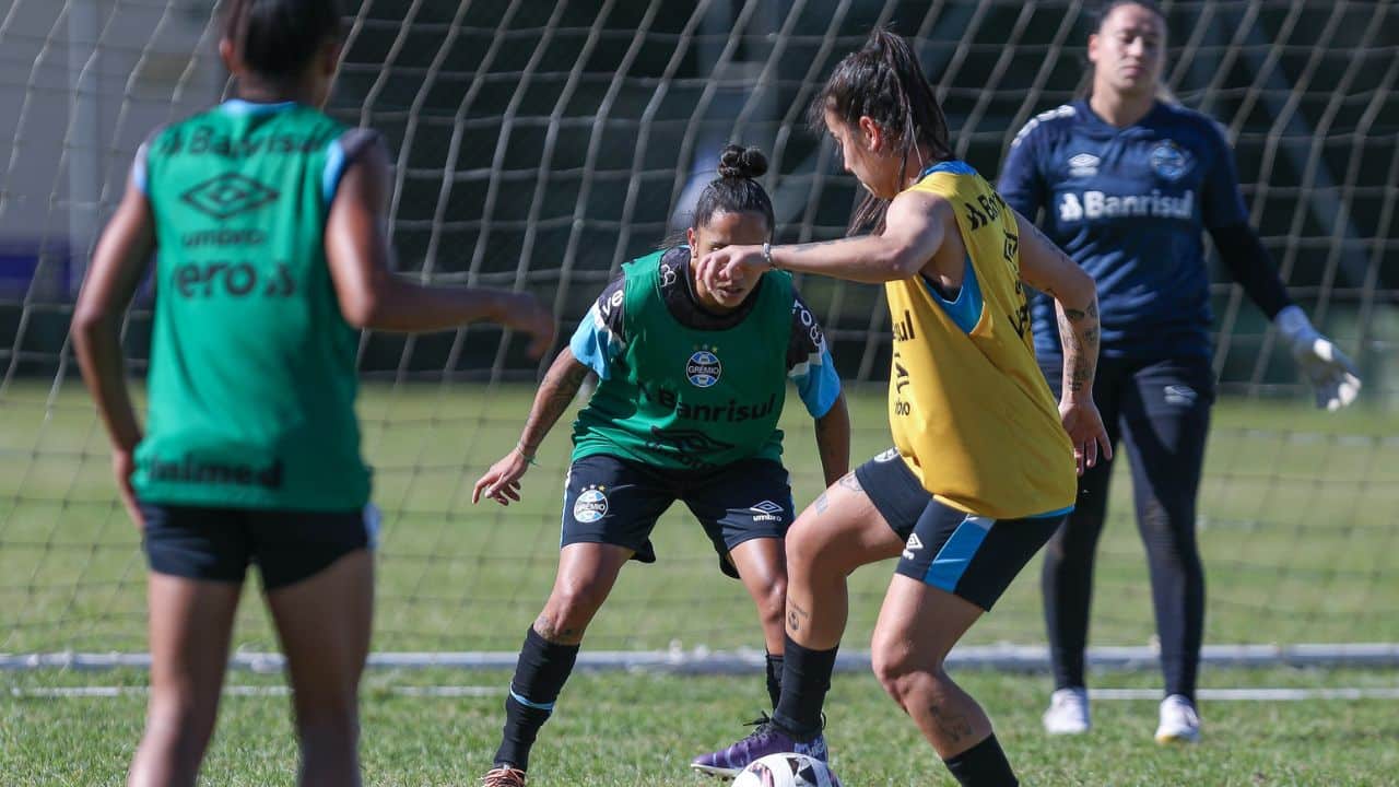 Gurias do Grêmio treinam forte para sequência do Gauchão Feminino