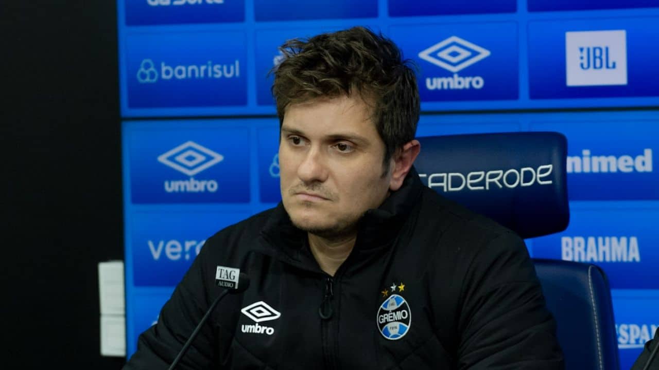 São Paulo sobe pedida e oferece mais um jogador por craque do Grêmio