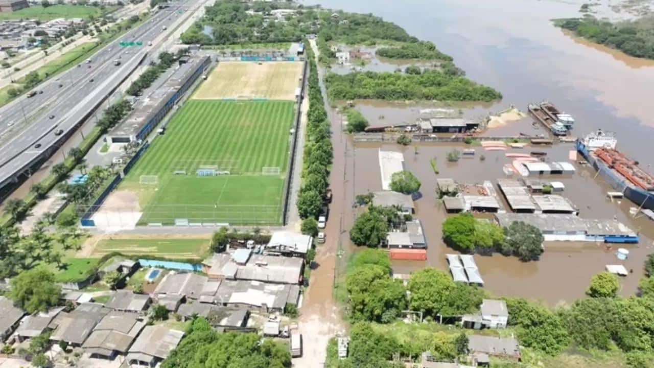 Como ficarão os treinos? CT do Grêmio fica rodeado de água pela cheia do Guaíba