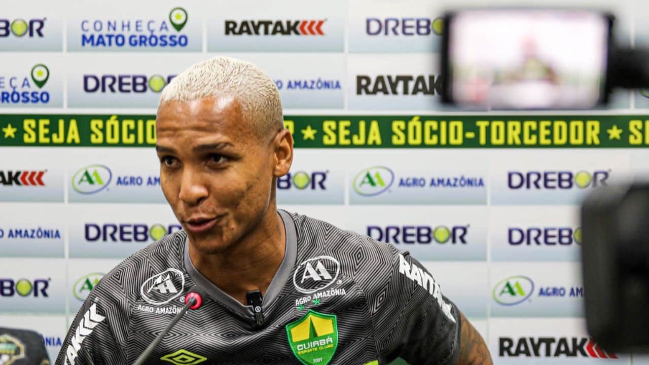 Grêmio acerta contratação de Deyverson nos bastidores do jogo contra Cuiabá