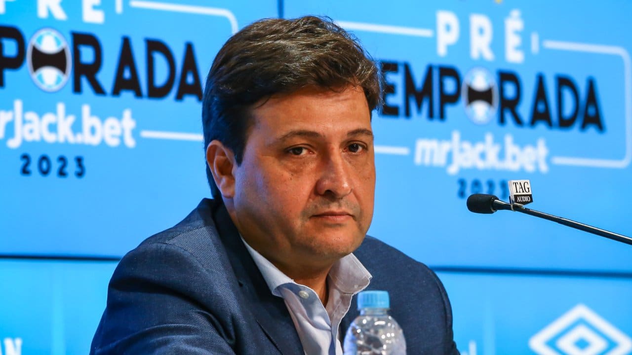 Presidente do Grêmio critica arbitragem do Gauchão: Acima de erros normais