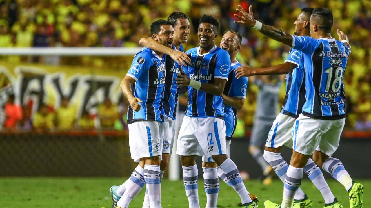 Ídolo do Grêmio auxilia vítimas em Canoas e se torna viral na internet