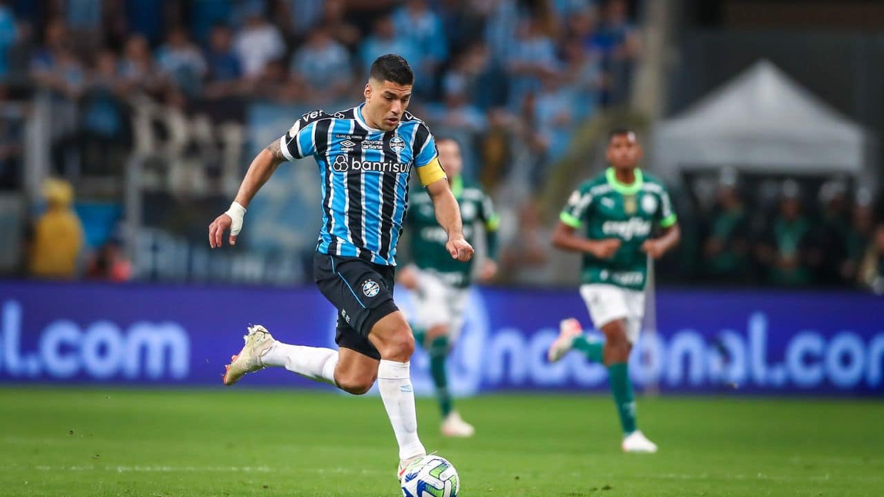 Vidente prevê resultado do jogo entre Grêmio e Palmeiras no Brasileirão.