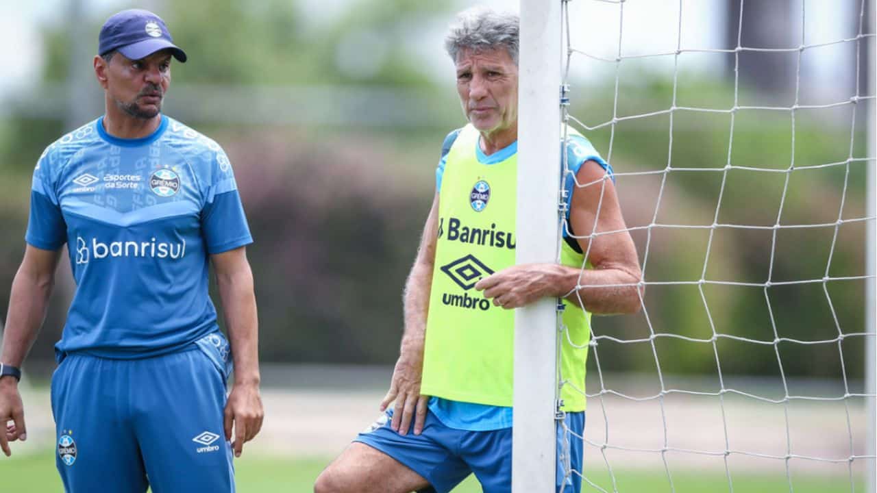 Grêmio recebe reforço surpresa e Renato comemora para enfrentar o Caxias.