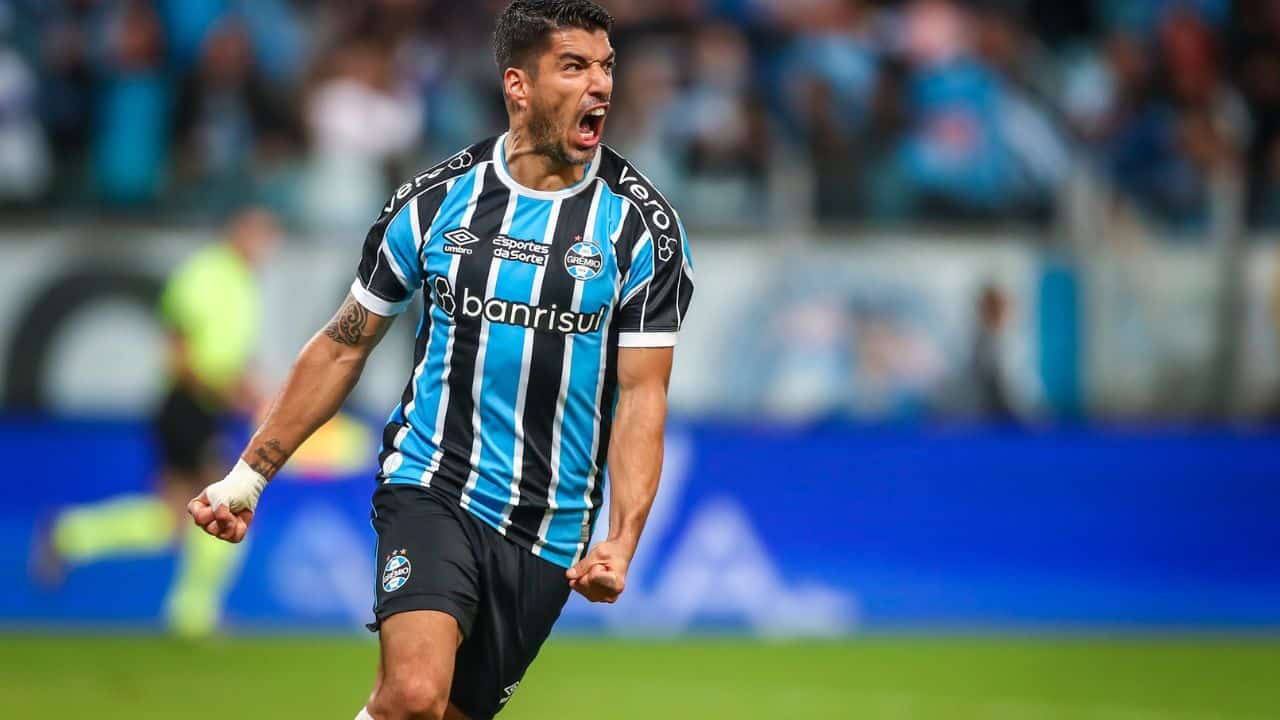 Com retorno de Suárez aos gramados, Grêmio treina de olho em partida diante  do Atlético-MG pelo Brasileiro