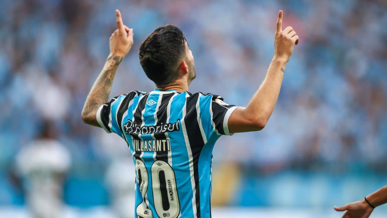 Grêmio arma estratégia para contar com Villasanti diante do Palmeiras.