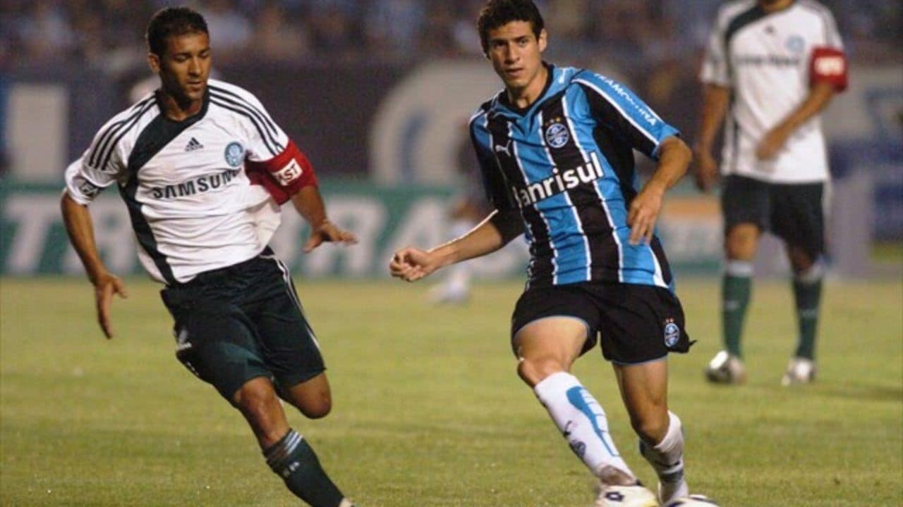 Há 14 anos, o Grêmio LIQUIDOU o Palmeiras em duelo com treta e expulsões