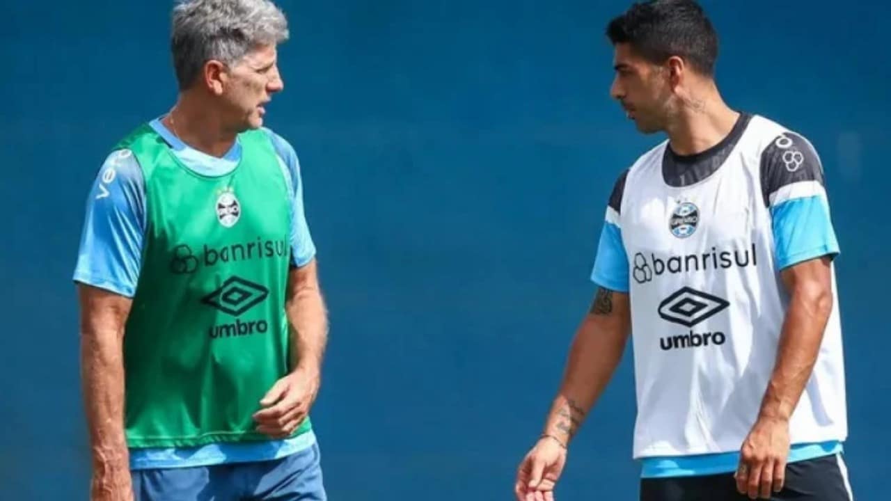 Joia da base do Grêmio rasga elogios a Suárez e Renato