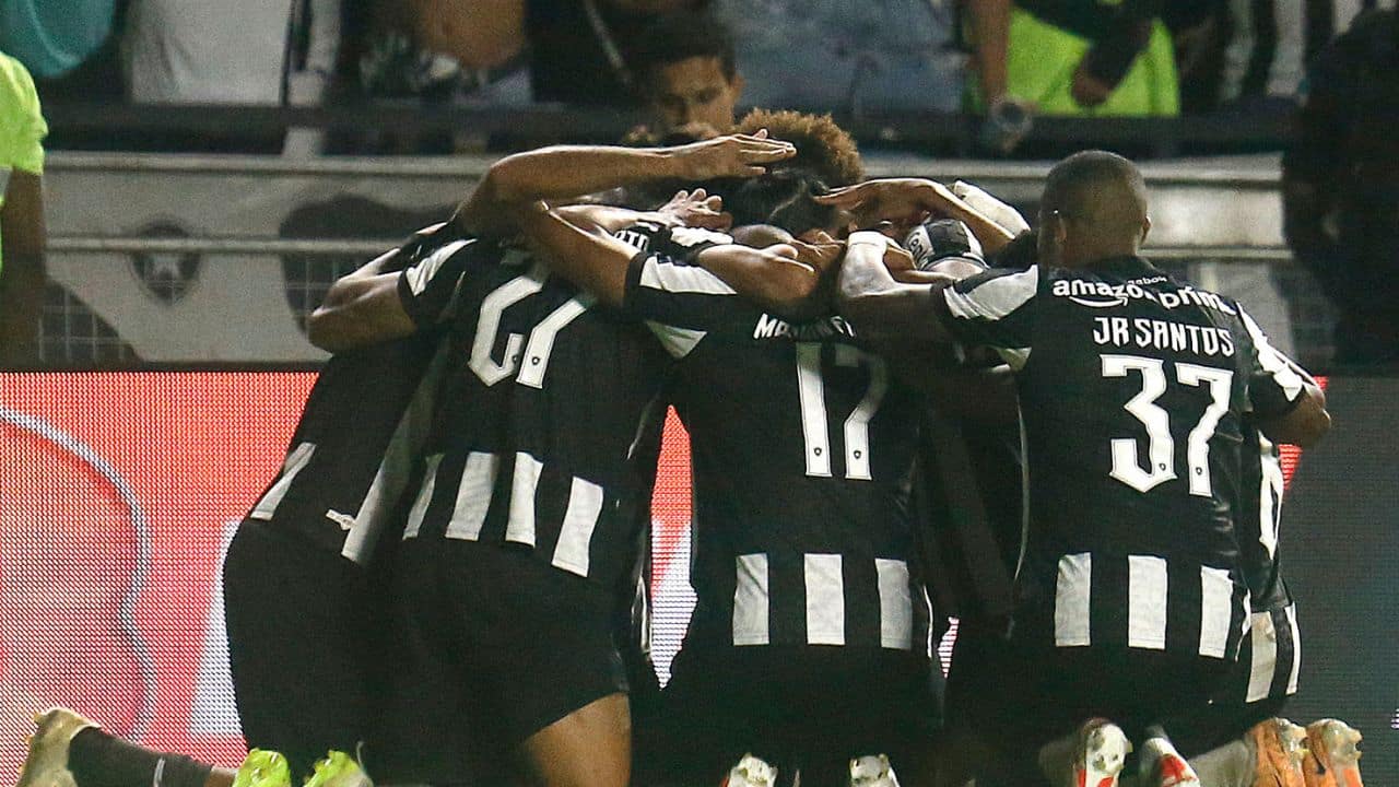 Ex-Grêmio enfrentará antigo clube após sequência positiva no Botafogo