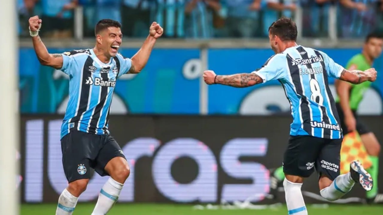 Com retorno de Suárez aos gramados, Grêmio treina de olho em partida diante  do Atlético-MG pelo Brasileiro