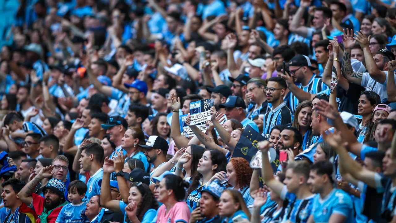 ex-gremio assiste jogo contra o atlético-go e torcida pede retorno: arrumava time